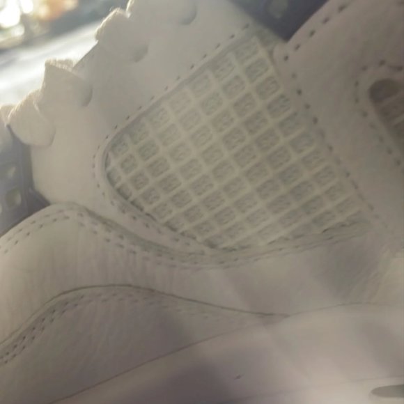 Jordan 4 metallic purple main image 10
